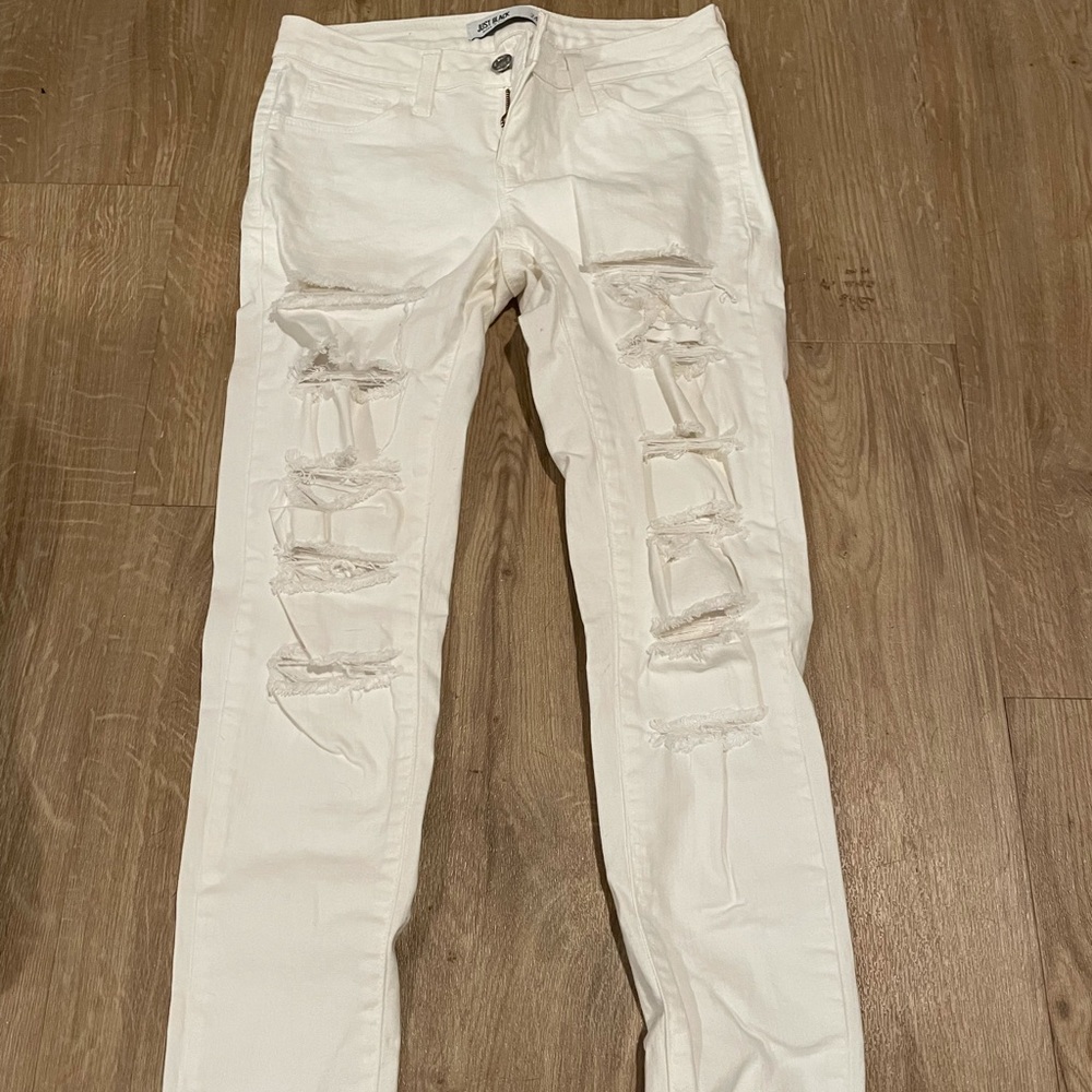 White distressed denim jeans